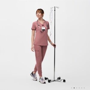Mauve Figs Scrubs Set with Jogger Pants Large